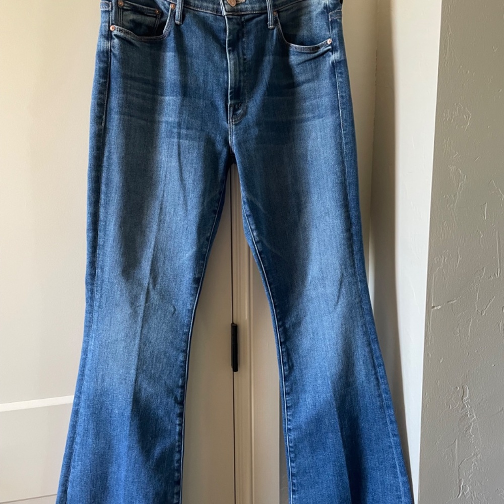 MOTHER weekender fray jeans. sz. 30